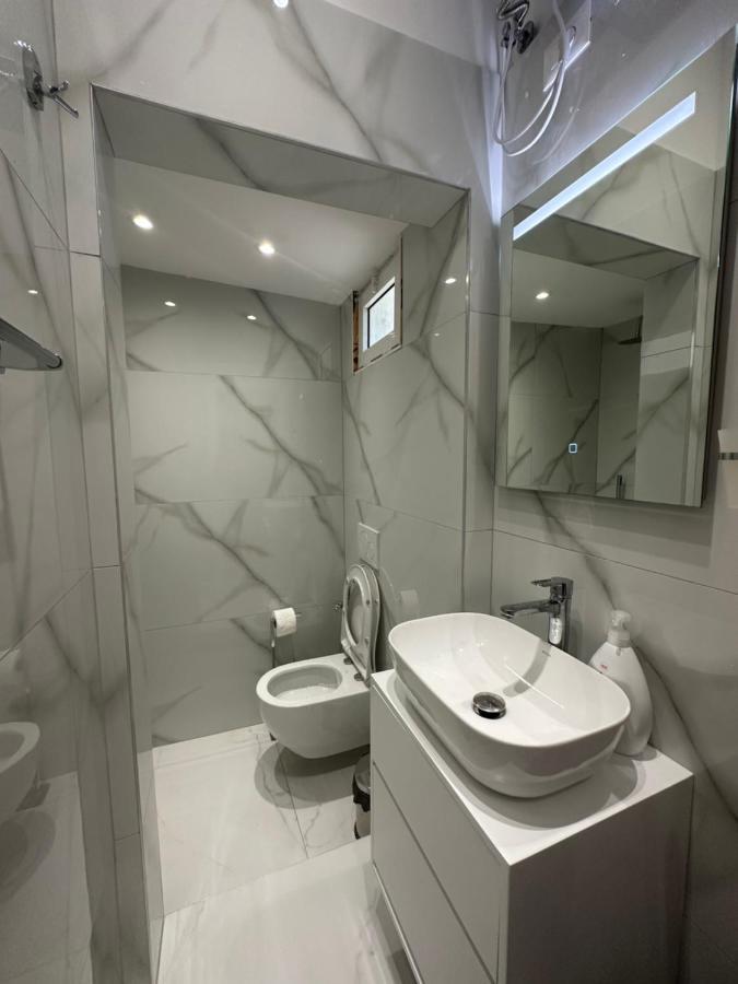 Center Apartment Tiranë Ngoại thất bức ảnh
