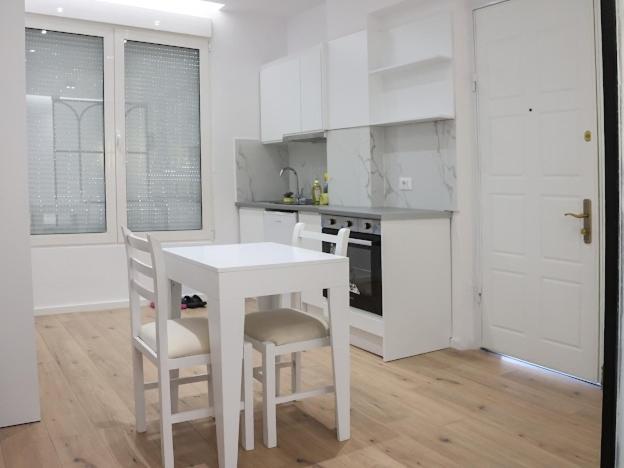 Center Apartment Tiranë Ngoại thất bức ảnh