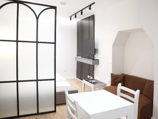 Center Apartment Tiranë Ngoại thất bức ảnh